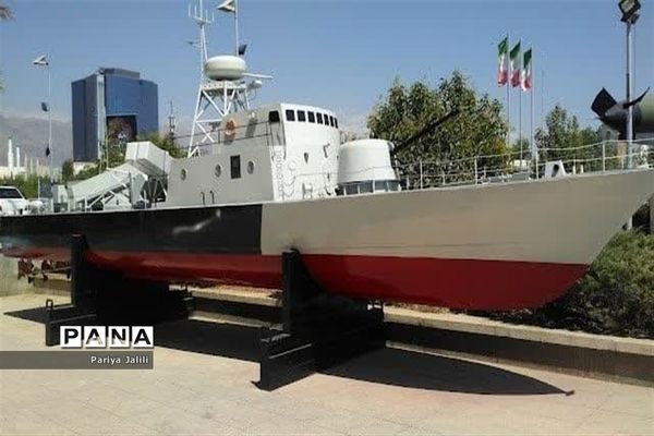 حضوردانش‌آموزان آموزشگاه شهیدآیت یک اسلامشهر در باغ موزه انقلاب اسلامی و دفاع مقدس