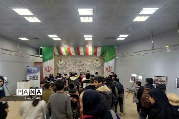 حضوردانش‌آموزان آموزشگاه شهیدآیت یک اسلامشهر در باغ موزه انقلاب اسلامی و دفاع مقدس