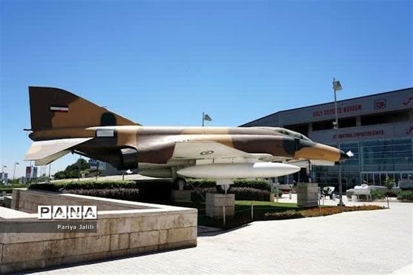 حضوردانش‌آموزان آموزشگاه شهیدآیت یک اسلامشهر در باغ موزه انقلاب اسلامی و دفاع مقدس