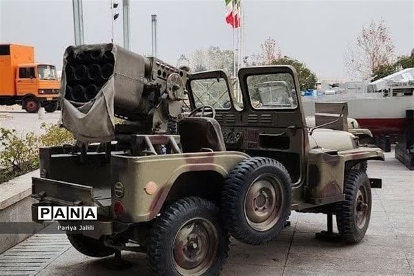 حضوردانش‌آموزان آموزشگاه شهیدآیت یک اسلامشهر در باغ موزه انقلاب اسلامی و دفاع مقدس