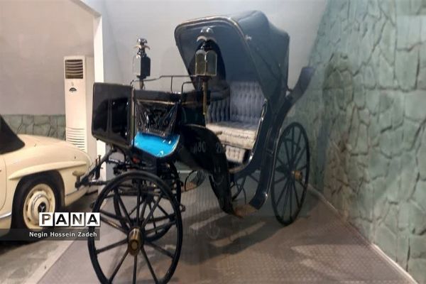 بازدید دانش‌آموزان آموزشگاه ایران مهر اسلامشهر از کاخ سعد‌آباد