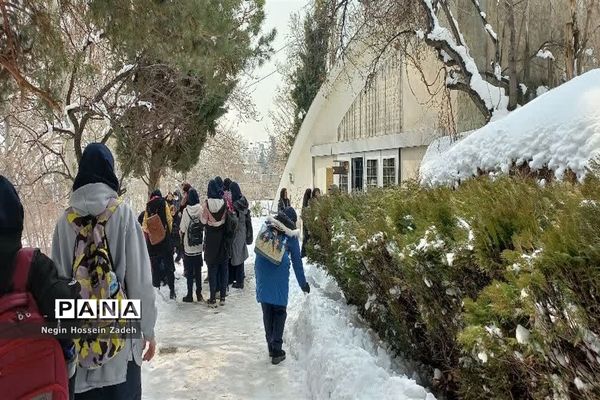 بازدید دانش‌آموزان آموزشگاه ایران مهر اسلامشهر از کاخ سعد‌آباد