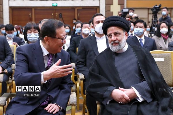 اولین روز سفر رییس جمهوری به چین