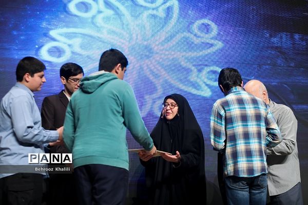 آیین اختتامیه اولین نمایشگاه دستاوردها و طرح‌های پژوهشی برتر دانش‌آموزان سمپاد