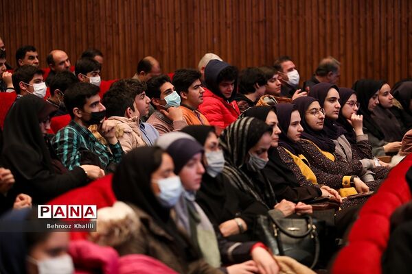 آیین اختتامیه اولین نمایشگاه دستاوردها و طرح‌های پژوهشی برتر دانش‌آموزان سمپاد