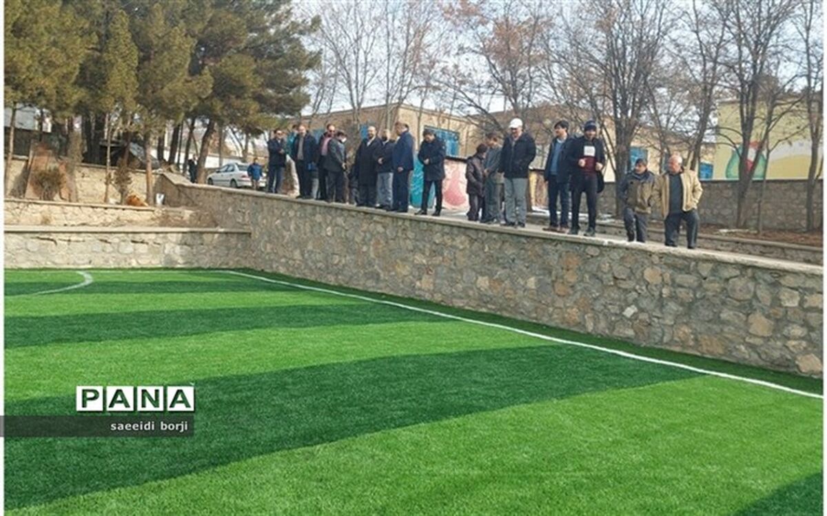 زمین چمن مصنوعی دبیرستان شهید رجائی لوجلی افتتاح شد
