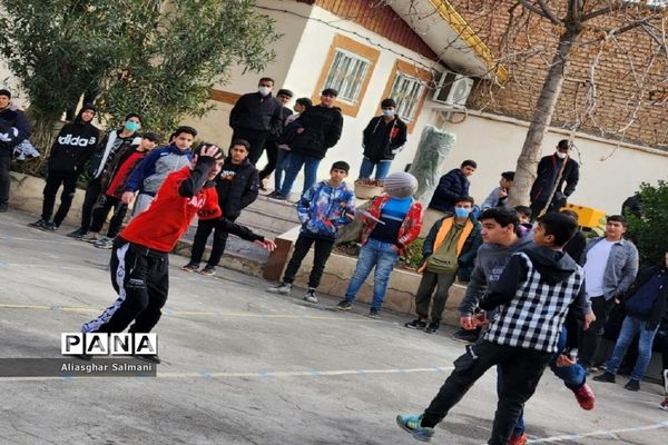 توپ پلاستکی همچنان در میدان مسابقه