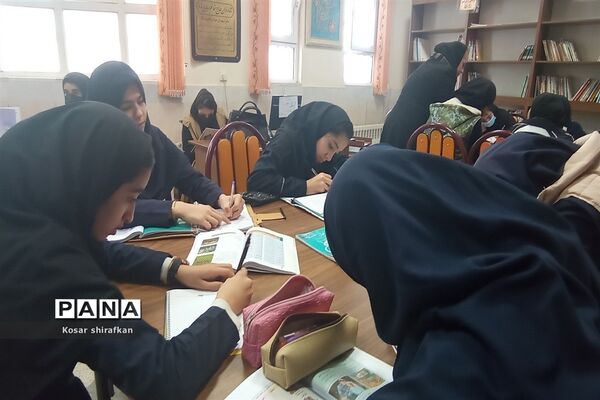 برگزاری کارگاه کتابخوانی  و نویسندگی در دبیرستان حضرت زینب شهرستان کاشمر