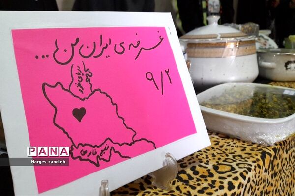 برگزاری جشنواره بومی محلی غذا و دست‌سازه‌های دانش‌آموزی در مدرسه احرار ملارد