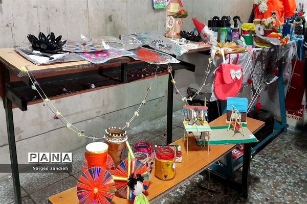 برگزاری جشنواره بومی محلی غذا و دست‌سازه‌های دانش‌آموزی در مدرسه احرار ملارد