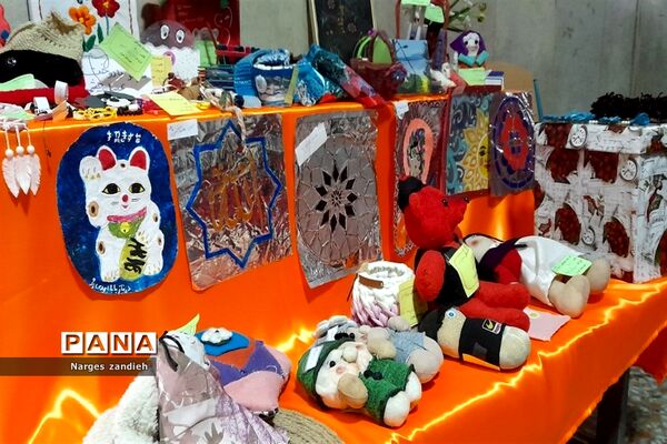 برگزاری جشنواره بومی محلی غذا و دست‌سازه‌های دانش‌آموزی در مدرسه احرار ملارد