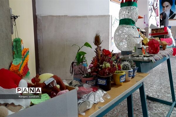 برگزاری جشنواره بومی محلی غذا و دست‌سازه‌های دانش‌آموزی در مدرسه احرار ملارد