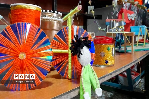 برگزاری جشنواره بومی محلی غذا و دست‌سازه‌های دانش‌آموزی در مدرسه احرار ملارد