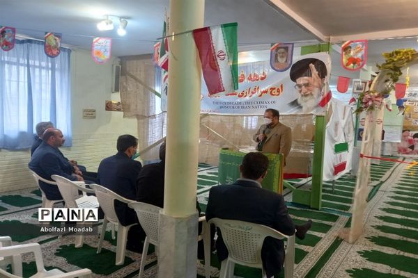 افتتاح نمایشگاه مدرسه انقلاب دبیرستان نمونه آیت الله خامنه‌ای، کاشمر