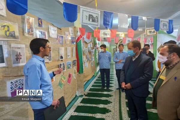 افتتاح نمایشگاه مدرسه انقلاب دبیرستان نمونه آیت الله خامنه‌ای، کاشمر