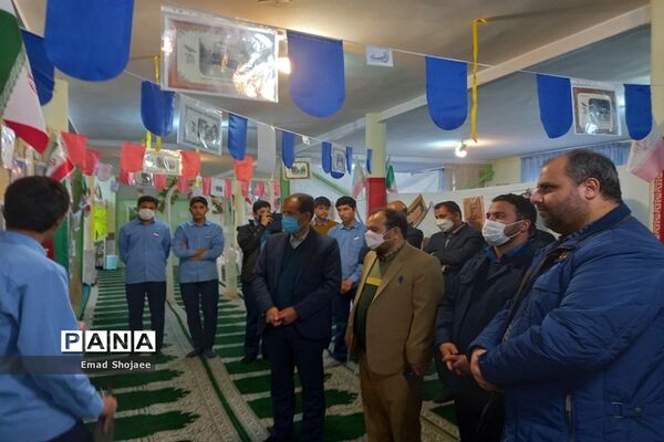 افتتاح نمایشگاه مدرسه انقلاب دبیرستان نمونه آیت الله خامنه‌ای، کاشمر