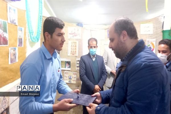 افتتاح نمایشگاه مدرسه انقلاب دبیرستان نمونه آیت الله خامنه‌ای، کاشمر