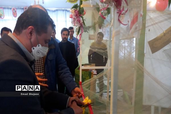افتتاح نمایشگاه مدرسه انقلاب دبیرستان نمونه آیت الله خامنه‌ای، کاشمر