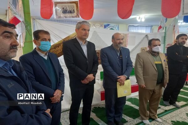 افتتاح نمایشگاه مدرسه انقلاب دبیرستان نمونه آیت الله خامنه‌ای، کاشمر