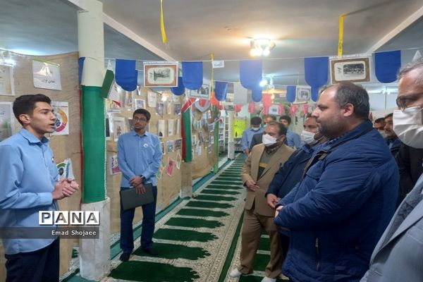 افتتاح نمایشگاه مدرسه انقلاب دبیرستان نمونه آیت الله خامنه‌ای، کاشمر