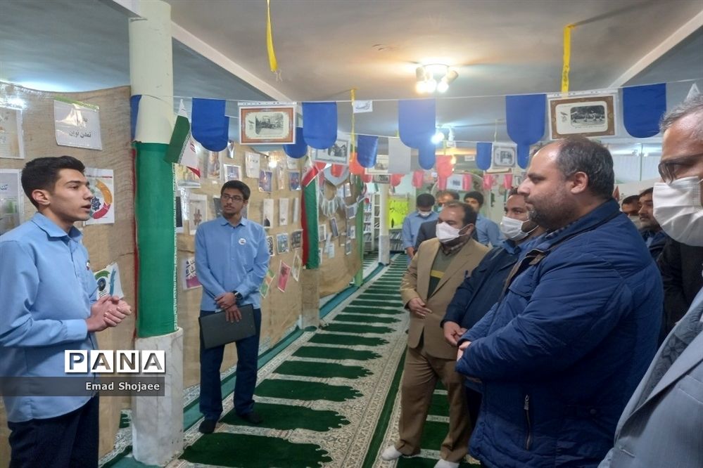 افتتاح نمایشگاه مدرسه انقلاب دبیرستان نمونه آیت الله خامنه‌ای، کاشمر
