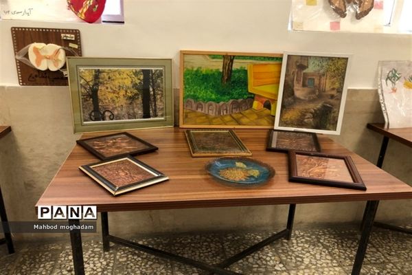 برگزاری نمایشگاه دست سازه‌های دانش‌آموزی در دبیرستان شهیده قزوینی منطقه ۱۳