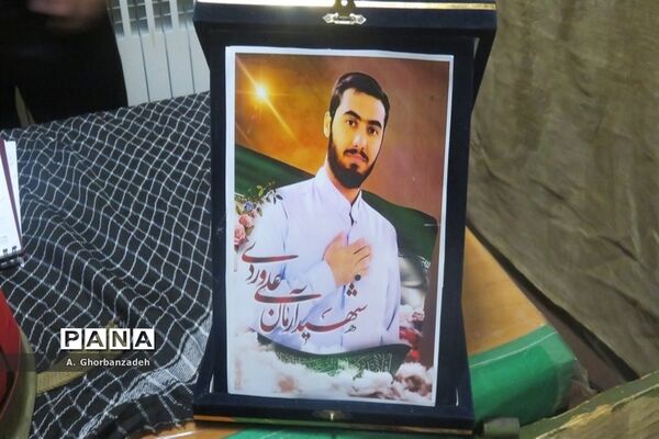 افتتاح نمایشگاه مدرسه انقلاب با حضور معاون وزیر آموزش و پرورش در دبیرستان شیخ صدوق قم