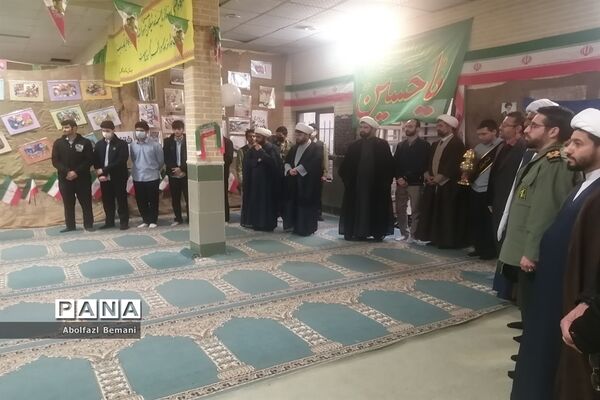 افتتاح نمایشگاه مدرسه انقلاب با حضور معاون وزیر آموزش و پرورش در دبیرستان شیخ صدوق قم