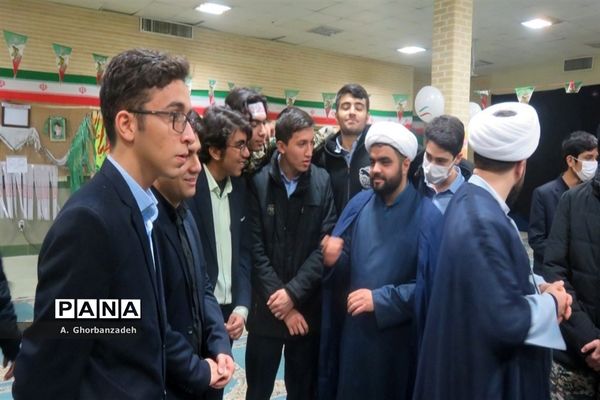 افتتاح نمایشگاه مدرسه انقلاب با حضور معاون وزیر آموزش و پرورش در دبیرستان شیخ صدوق قم