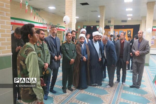 افتتاح نمایشگاه مدرسه انقلاب با حضور معاون وزیر آموزش و پرورش در دبیرستان شیخ صدوق قم