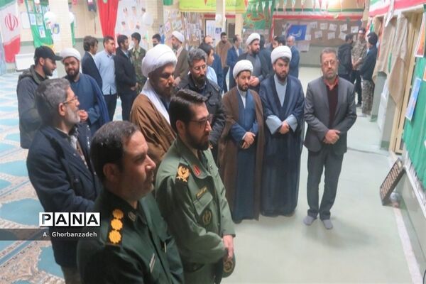 افتتاح نمایشگاه مدرسه انقلاب با حضور معاون وزیر آموزش و پرورش در دبیرستان شیخ صدوق قم