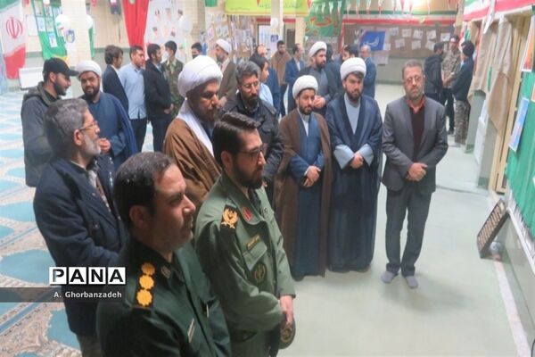 افتتاح نمایشگاه مدرسه انقلاب با حضور معاون وزیر آموزش و پرورش در دبیرستان شیخ صدوق قم