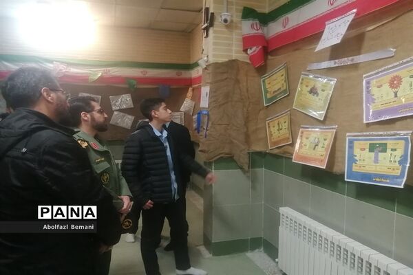 افتتاح نمایشگاه مدرسه انقلاب با حضور معاون وزیر آموزش و پرورش در دبیرستان شیخ صدوق قم