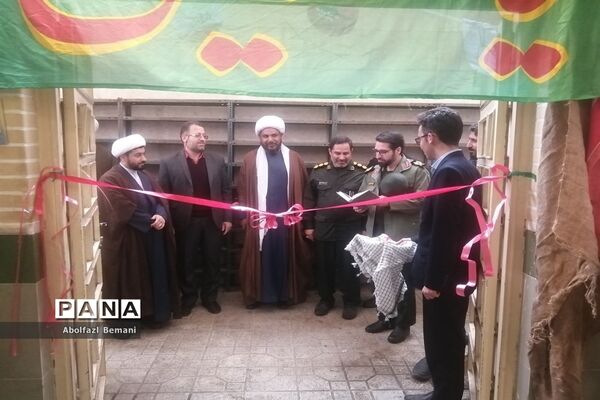 افتتاح نمایشگاه مدرسه انقلاب با حضور معاون وزیر آموزش و پرورش در دبیرستان شیخ صدوق قم