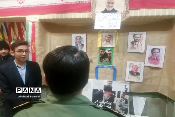 افتتاح نمایشگاه مدرسه انقلاب با حضور معاون وزیر آموزش و پرورش در دبیرستان شیخ صدوق قم