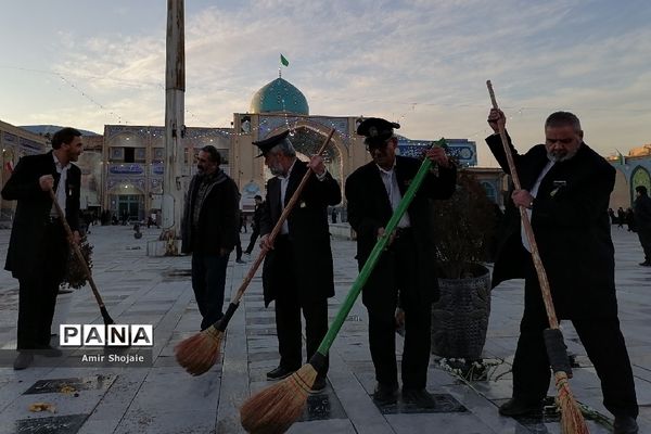 آیین جاروکشی صحن مطهر حضرت جعفر بن موسی الکاظم علیه السلام
