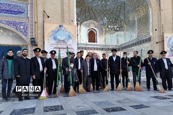 آیین جاروکشی صحن مطهر حضرت جعفر بن موسی الکاظم علیه السلام