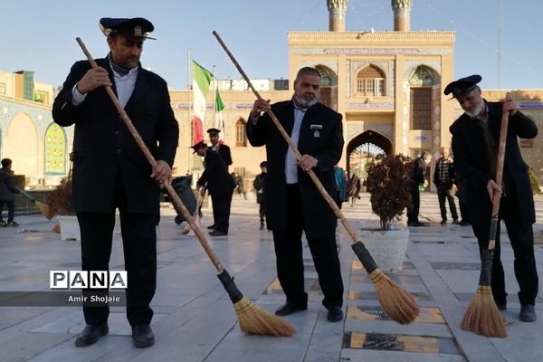 آیین جاروکشی صحن مطهر حضرت جعفر بن موسی الکاظم علیه السلام