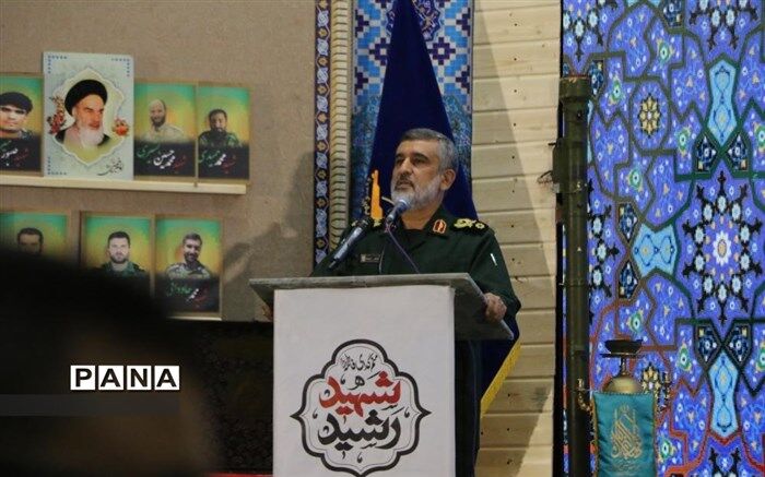 امروز نخبگان باید پای کار بیایند تا مشکلات کشور حل شود