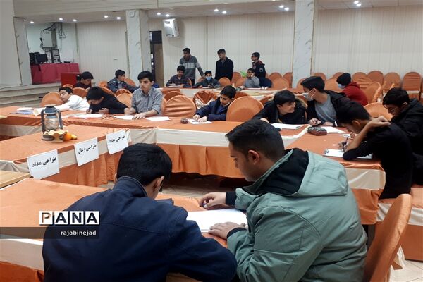 برگزاری جشنواره هنرهای تجسمی ویژه پسران ابرکوهی