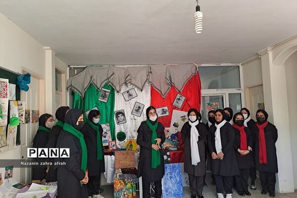 تقدیر از دانش‌آموزان فعال در برپایی مدرسه انقلاب  هنرستان نوین‌آفرین رودهن