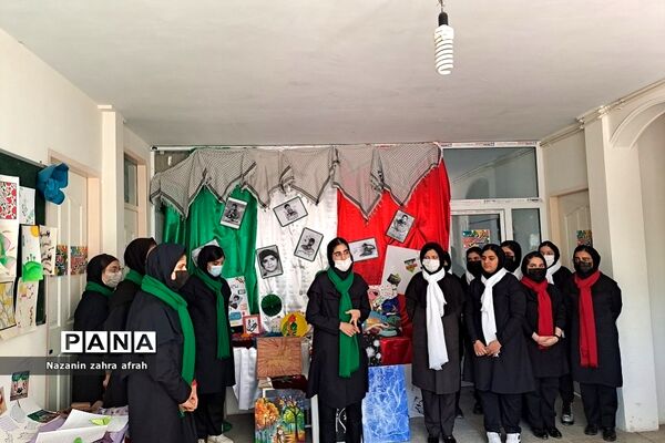 تقدیر از دانش‌آموزان فعال در برپایی مدرسه انقلاب  هنرستان نوین‌آفرین رودهن