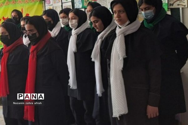 تقدیر از دانش‌آموزان فعال در برپایی مدرسه انقلاب  هنرستان نوین‌آفرین رودهن