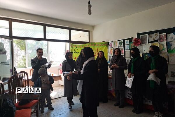تقدیر از دانش‌آموزان فعال در برپایی مدرسه انقلاب  هنرستان نوین‌آفرین رودهن