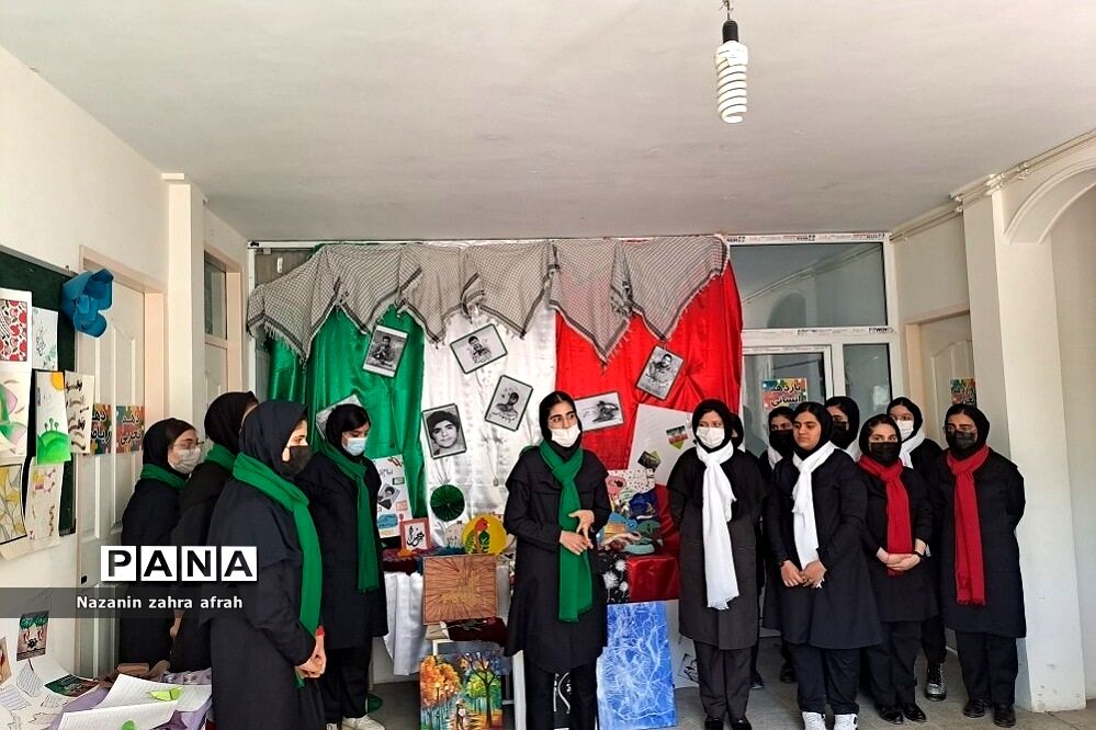 تقدیر از دانش‌آموزان فعال در برپایی مدرسه انقلاب  هنرستان نوین‌آفرین رودهن