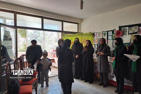 تقدیر از دانش‌آموزان فعال در برپایی مدرسه انقلاب  هنرستان نوین‌آفرین رودهن