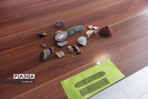 برگزاری نمایشگاه نمادین آثار باستانی در دبیرستان فرهنگ عرفان منطقه ۱۳