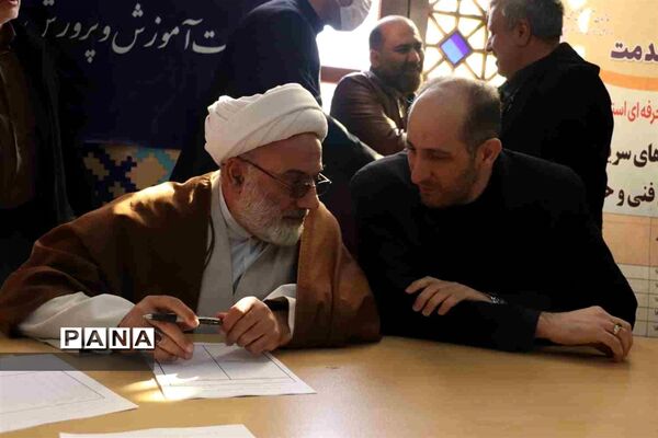 میز خدمت  آموزشی و پرورش آذربایجان شرقی در نماز جمعه