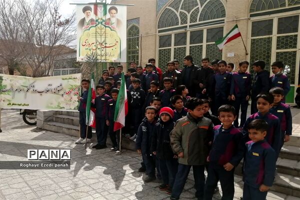 شرکت دانش‌آموزان دبستان قرآنی شهید محمد منتظرقائم خاتم در نماز جمعه
