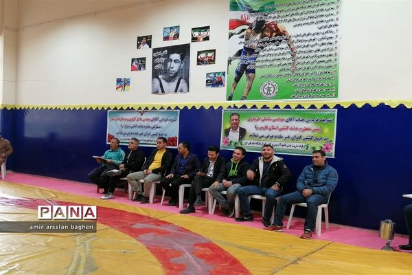 مسابقات کشتی آزاد و فرنگی دانش‌آموزی ناحیه 4 شیراز در رده سنی نونهالان